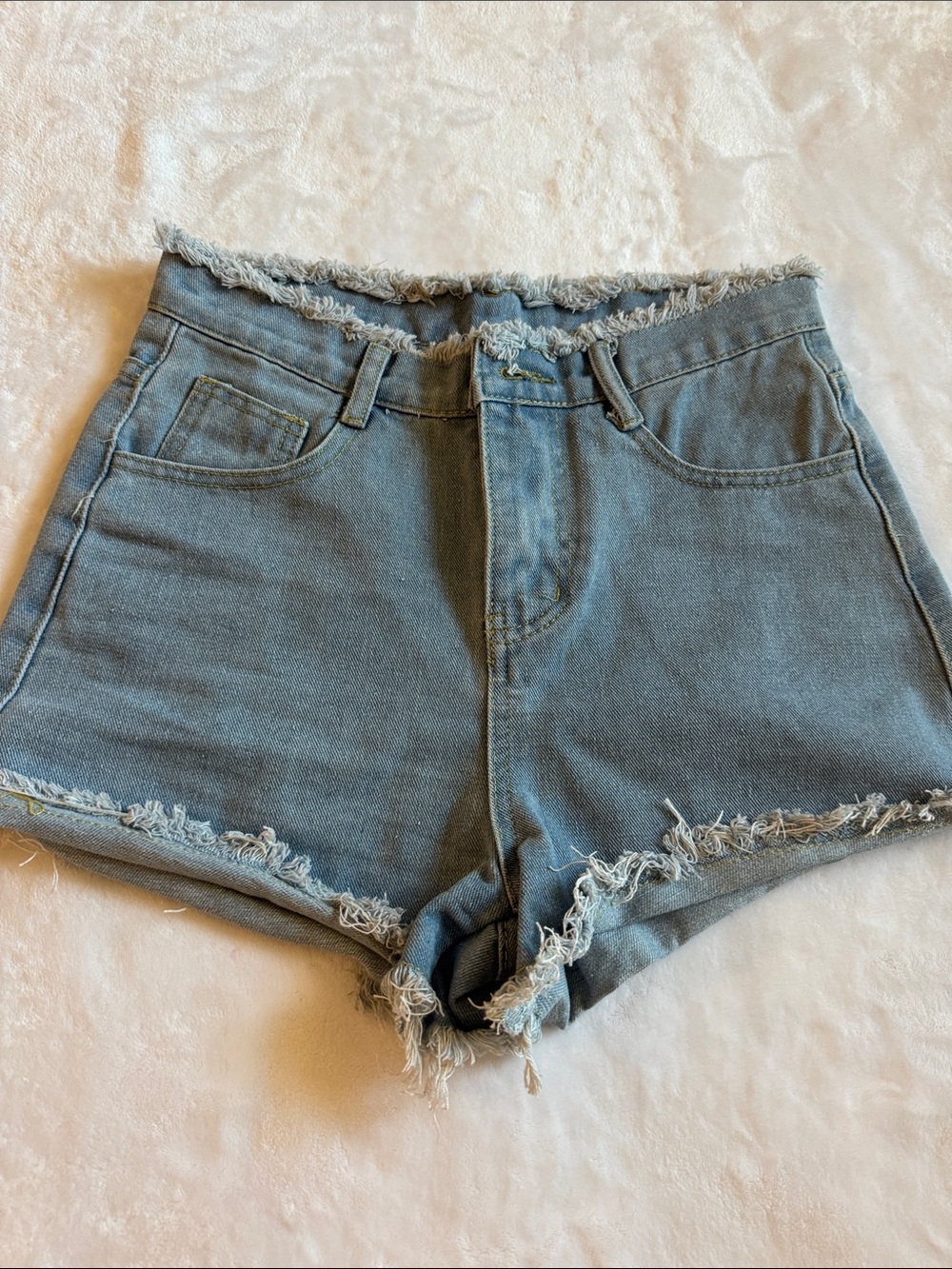 Frayed Hem High-Waist Denim Shorts - Light Blue